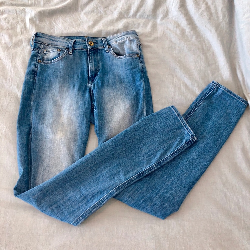 H&M — light wash blue Jeans